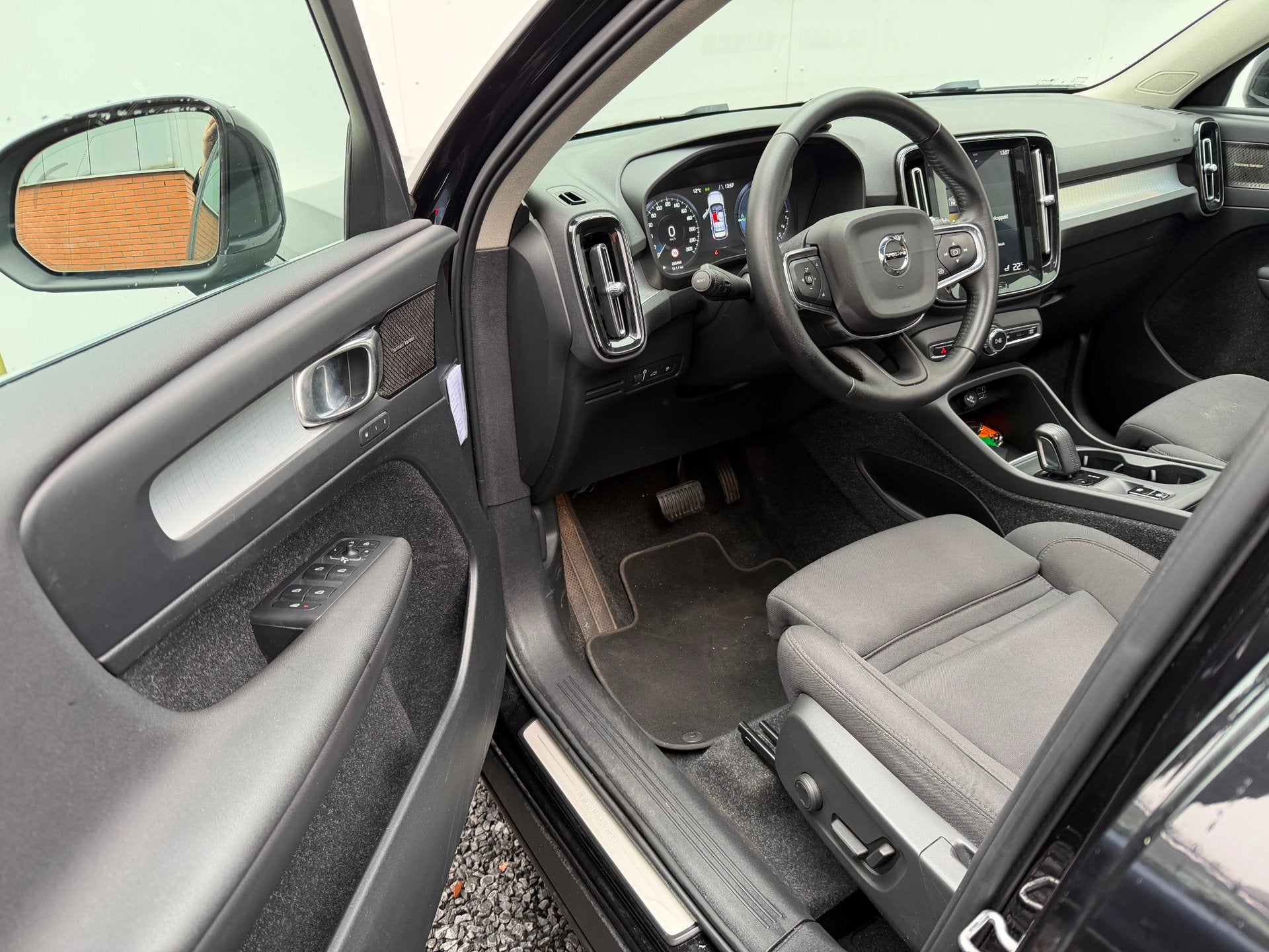 Volvo XC40 1.5 T5 Recharge Business Pro | 2020 | Panoramadak, Stof, Met garantie (alle), Zwart, Bedrijf