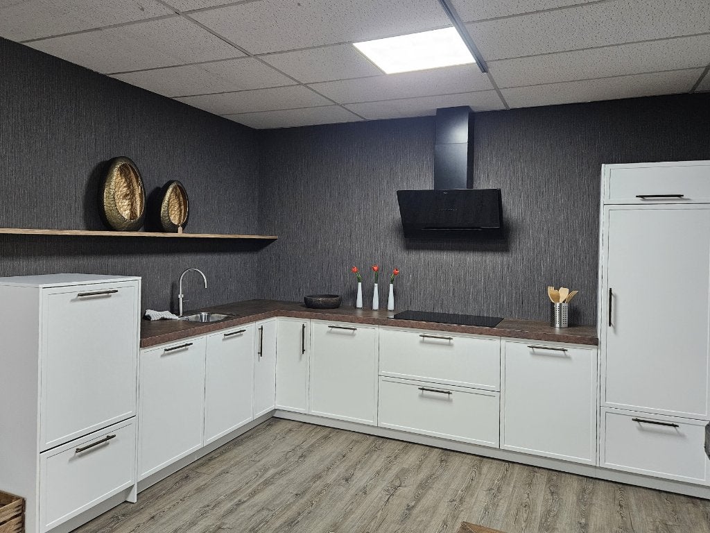 Showroomkeuken wit met Quooker en Pelgrim apparatuur, Ophalen, Wit, Nieuw, 200 cm of meer