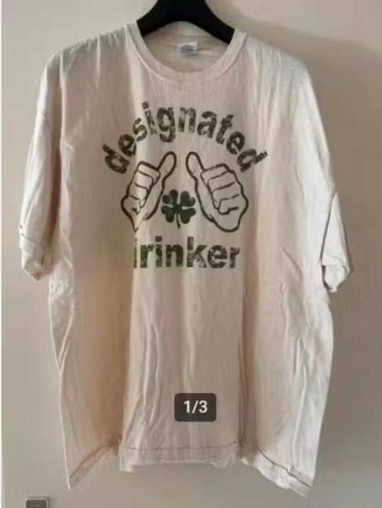 Beige grappig T-Shirt Designated Drinker(NIEUW) 2XL, Kleding | Heren, Beige, Nieuw, Overige maten, Ophalen of Verzenden