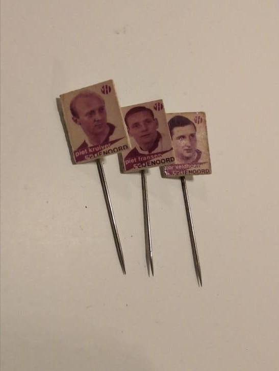 Vintage Feyenoord Speldjes - Piet Kruiver, Fransen, Cor, Ophalen of Verzenden, Gebruikt, Sport, Speldje of Pin