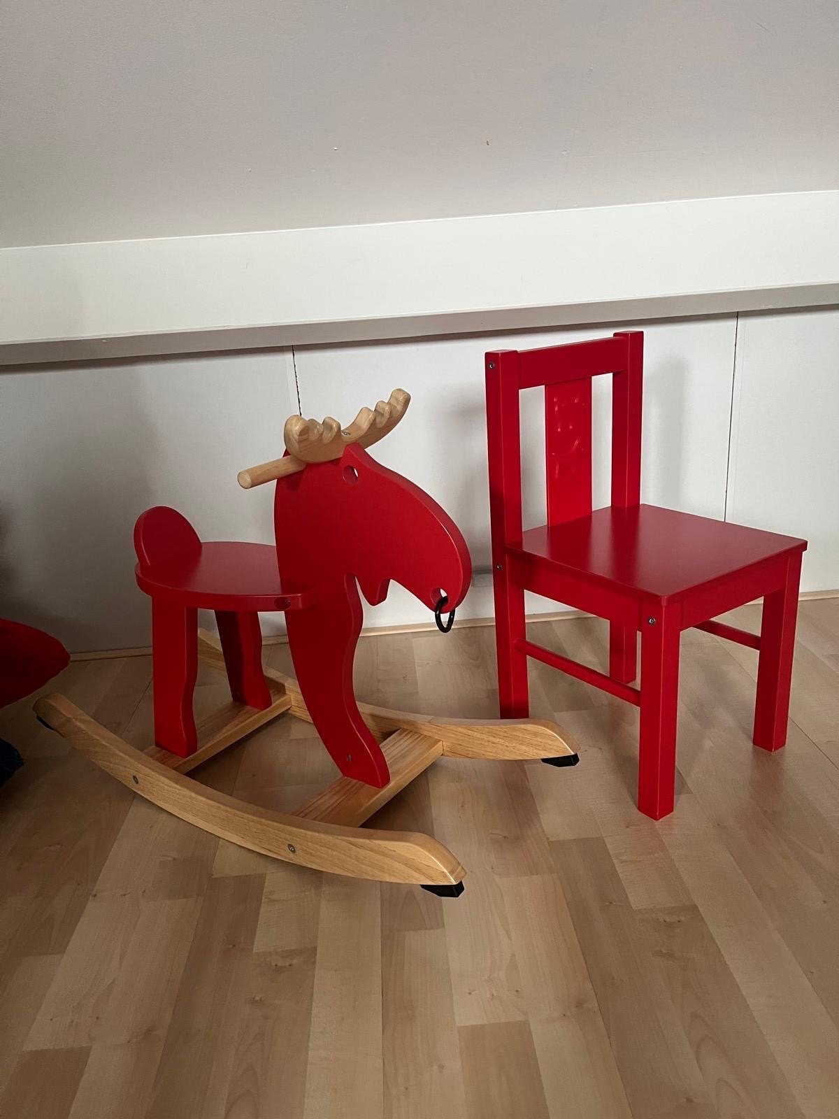 Rode houten schommel/hobbel eland en leuke peuter stoel., Ophalen, Zo goed als nieuw, Overige typen