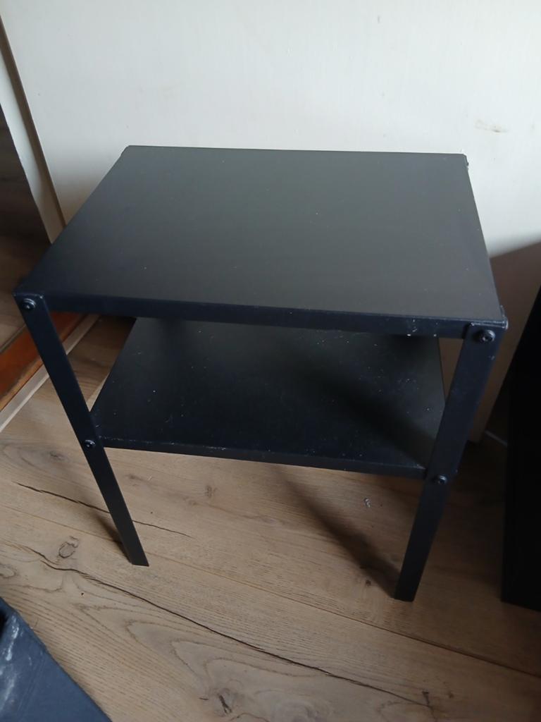 2x IKEA bijzettafel/nachtkastje - zwart, Ophalen, Gebruikt