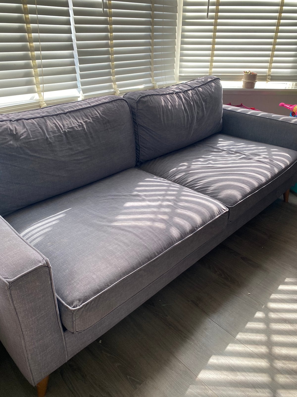 Comfortabele grijs blauwe 2,5/3zits bank - BIEDEN, Huis en Inrichting, Banken | Bankstellen, Ophalen, Gebruikt, Driepersoons, 75 tot 100 cm