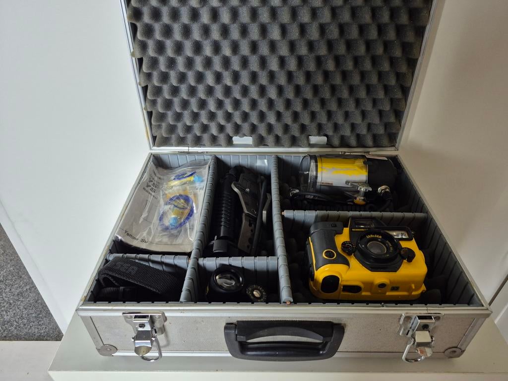 Onderwater camera met lamp in koffer, Ophalen
