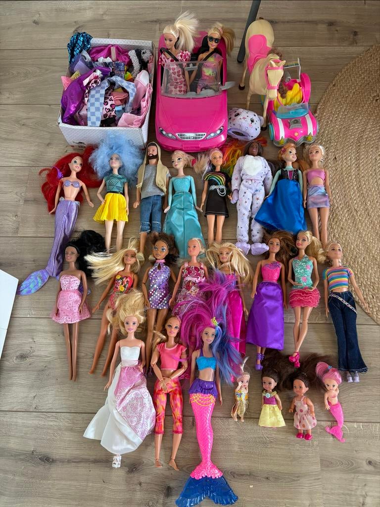 Grote Barbie-collectie met accessoires en auto, Ophalen, Gebruikt, Barbie