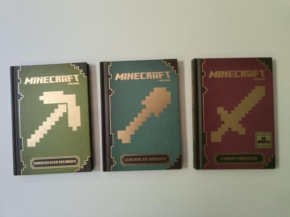 Minecraft Handboeken Set: Overleven, Bouwen, Gevecht, Ophalen of Verzenden, Zo goed als nieuw