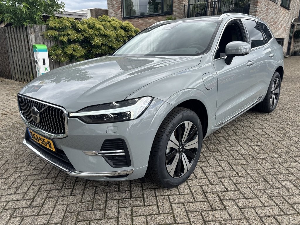 Volvo XC60 Core Recharge Plug-In Hybrid AWD (bj 2025), Auto's, Gebruikt, Euro 6, 24 maanden, XC60