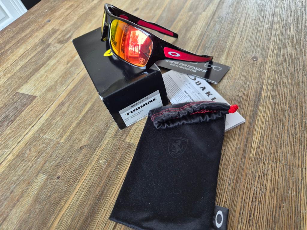 Oakley Turbine ferrari edition, Sieraden, Tassen en Uiterlijk, Zonnebrillen en Brillen | Heren, Zonnebril, Zwart, Nieuw, Ophalen of Verzenden