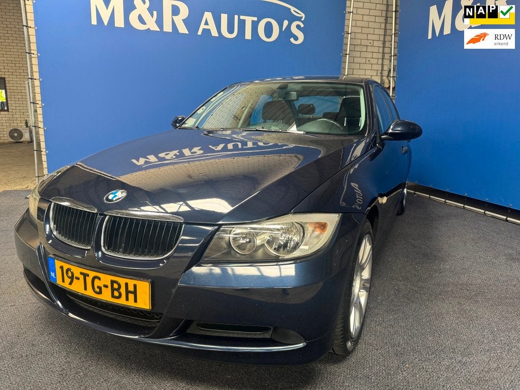 BMW 3-serie 318i Business Line Nieuwe APK, Auto's, BMW, Achterwielaandrijving, 4 cilinders, 129 pk, Blauw