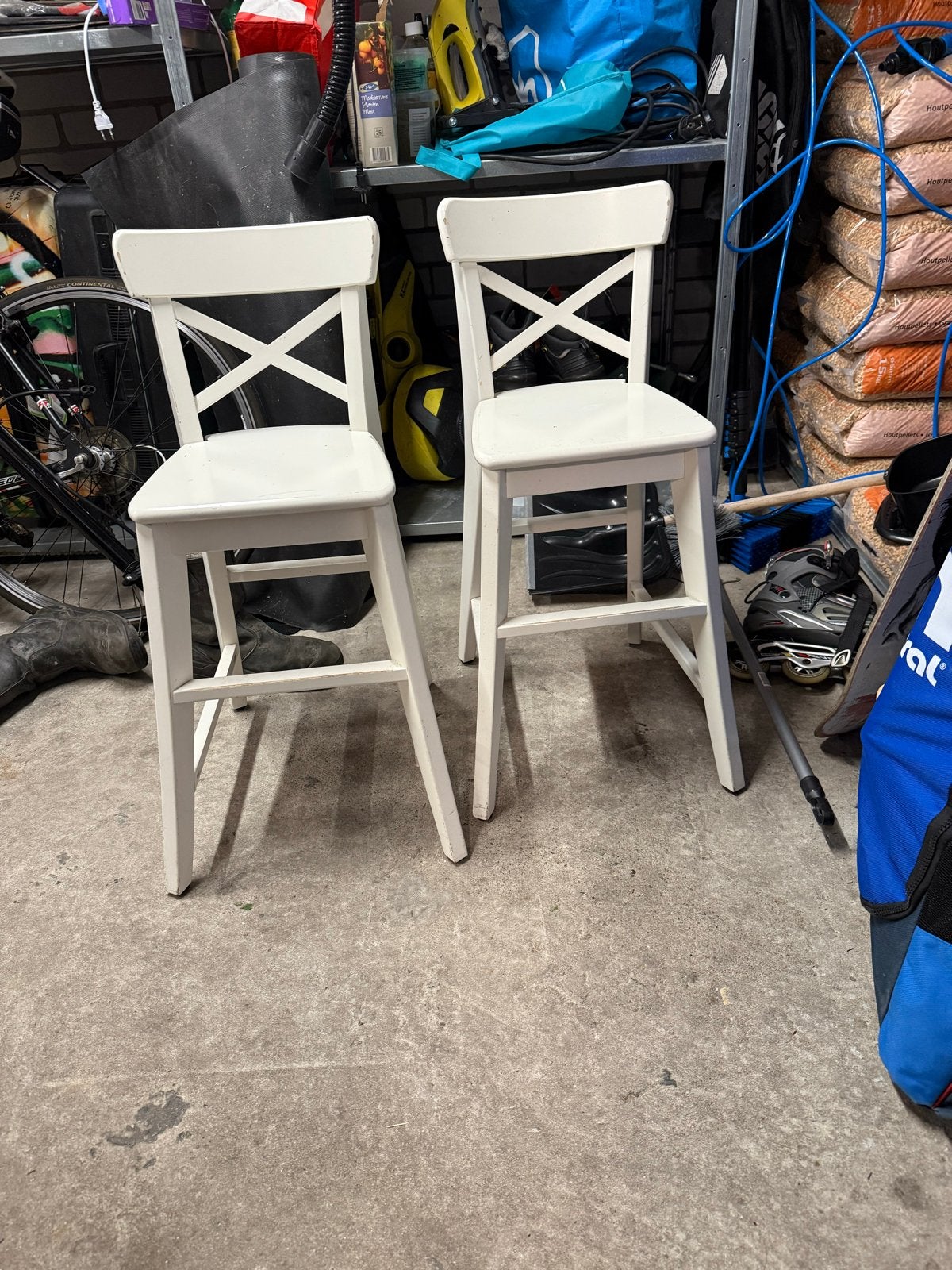 Twee witte IKEA Ingolf barkrukken - Gebruikt, Ophalen, Gebruikt, Twee, Wit