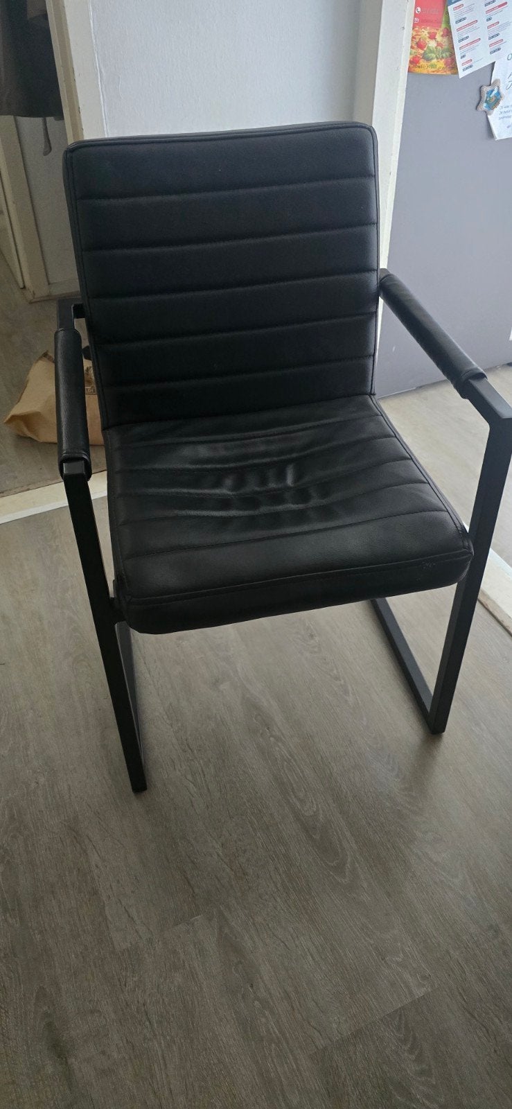 4 zwarte leren eetkamer stoelen met metalen frame, Huis en Inrichting, Ophalen, Gebruikt, Zwart, Vier