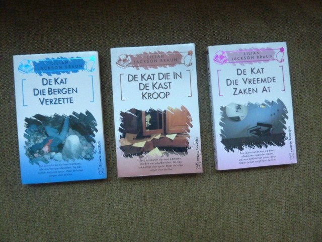 Lilian Jackson Braun - 3 x De kat die . . . ., Boeken, Detectives, Ophalen of Verzenden, Gelezen, Lilian Jackson Braun, Tv-bewerking