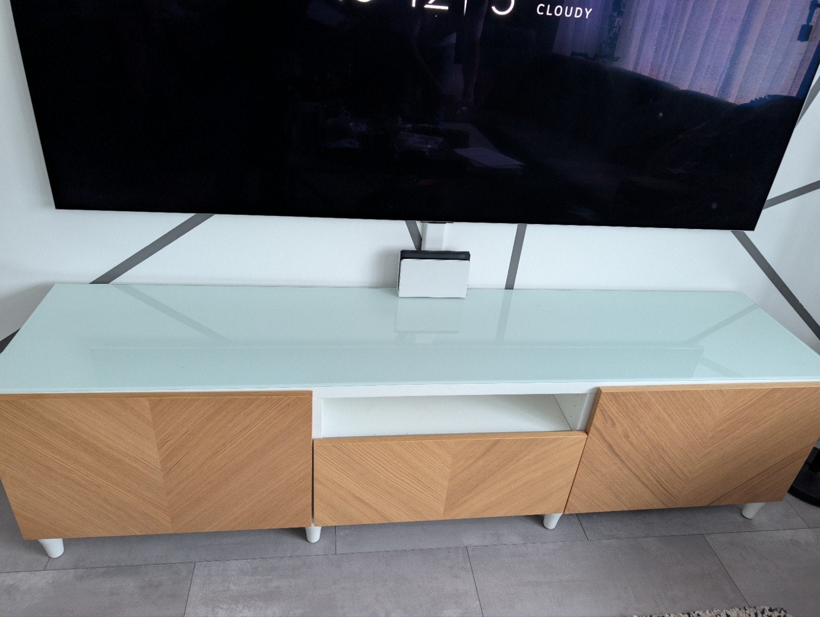 Ikea Besta TV meubel met eikenfineer deuren, Ophalen, 100 tot 150 cm, Eikenhout, Minder dan 100 cm