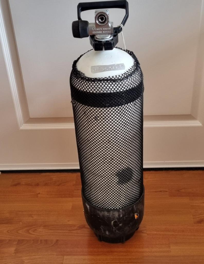 10 liter duikfles met nieuwe keur tot 2031, Watersport en Boten, Duiken, Ophalen of Verzenden, Gebruikt, Duikfles