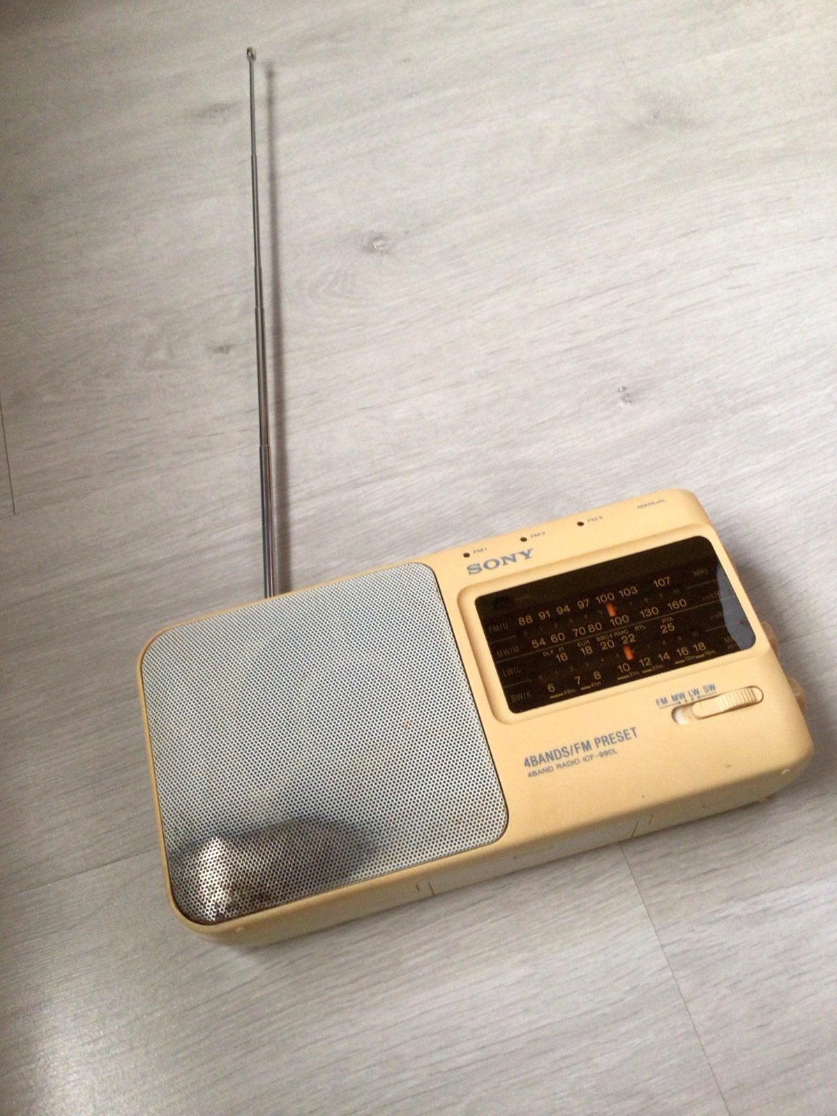 Vintage Sony ICF-990L 4-bands FM/MW/LW/SW Radio, Audio, Tv en Foto, Radio's, Ophalen of Verzenden, Gebruikt, Radio