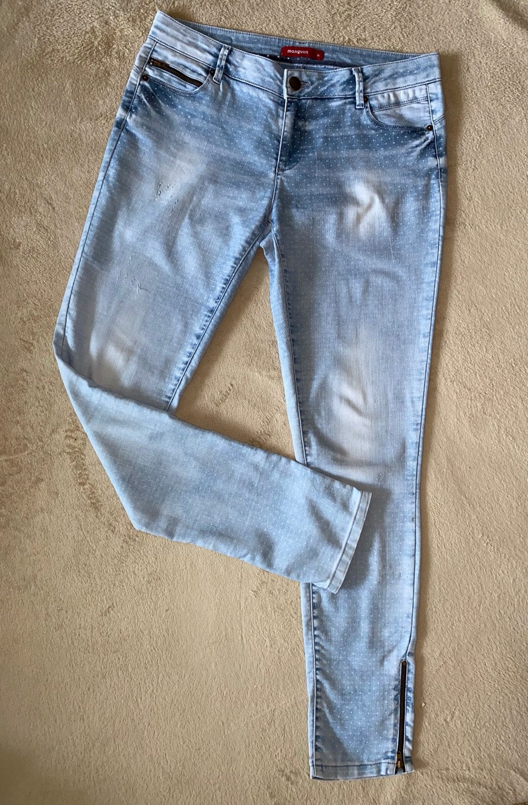 Manguun Jeans Lichtblauw met Stippen en Ritsen in maat 40, Ophalen of Verzenden, Zo goed als nieuw, Blauw, W30 - W32 (confectie 38/40)