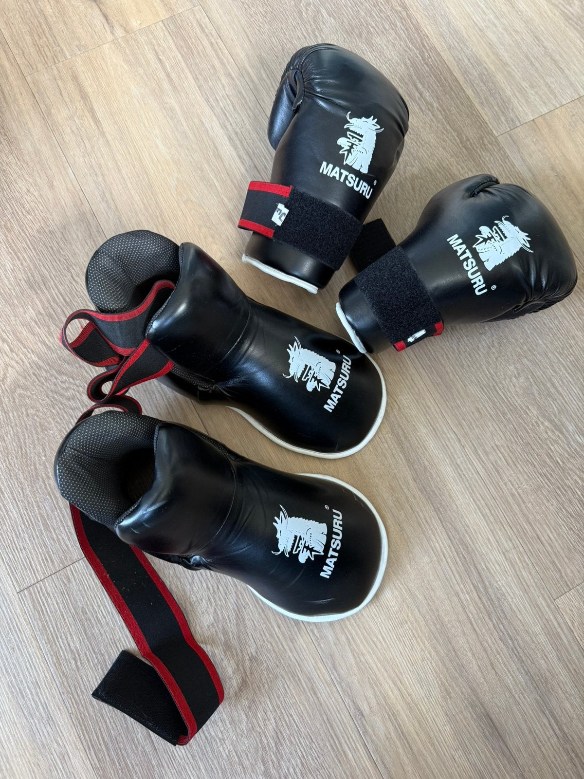 Mutsuru bokshandschoenen en voetbeschermers - Maat M, Maat M, Ophalen of Verzenden, Zo goed als nieuw, Taekwondo