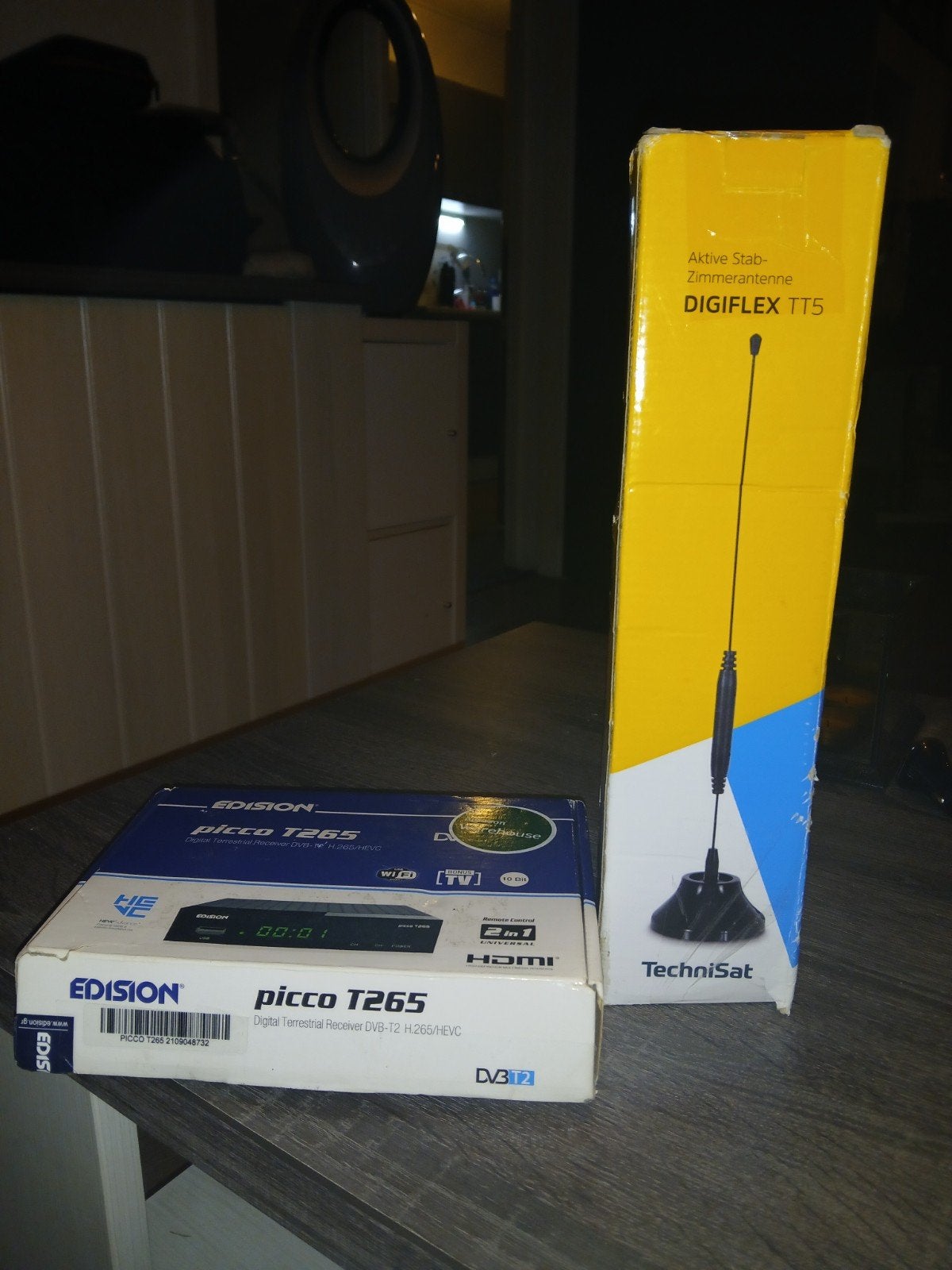 EDISION picco T265 DVB-T2 ontvanger met TechniSat antenne, Ophalen of Verzenden, Nieuw, Decoder