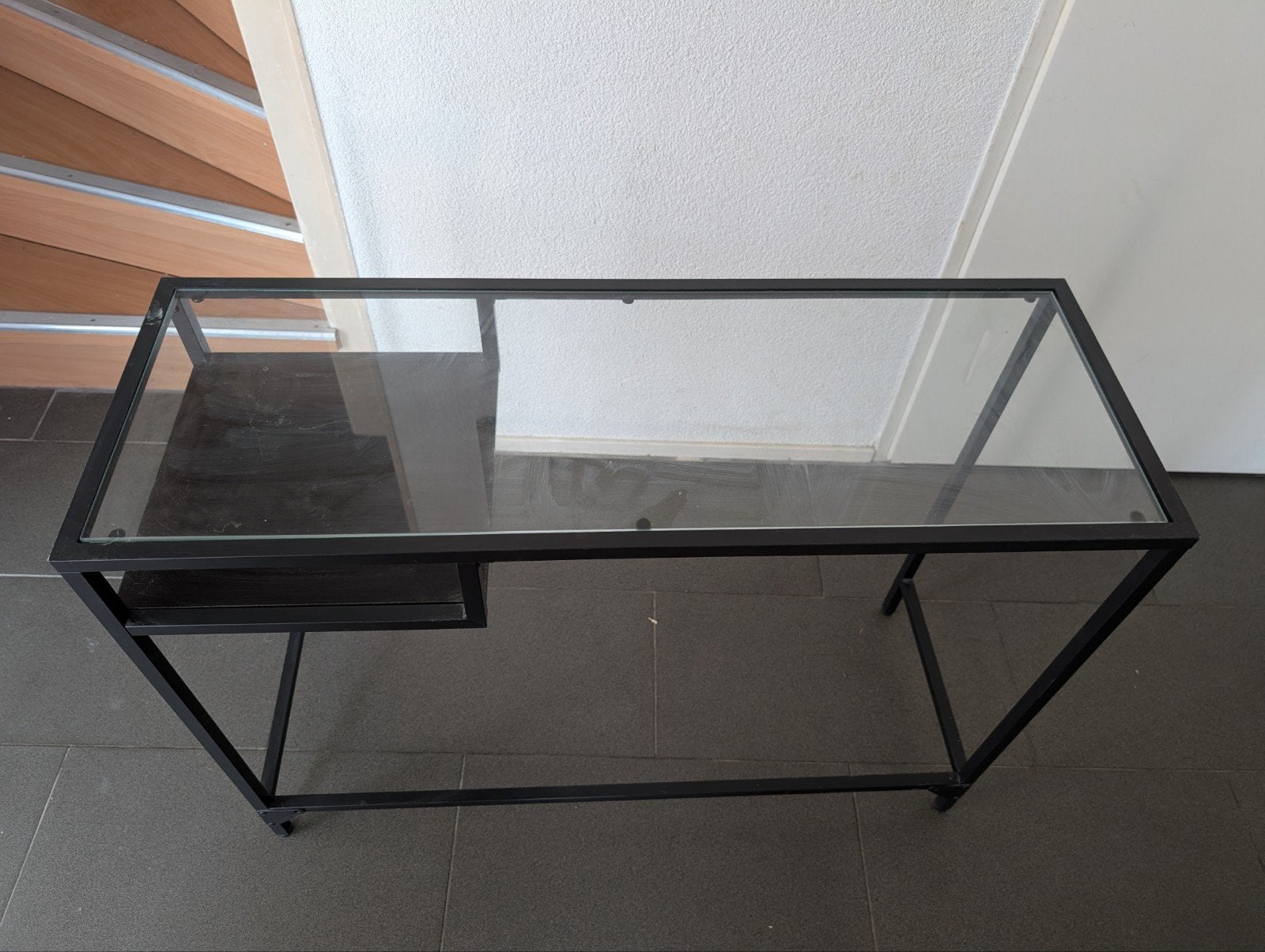 Stijlvolle Zwart Metalen Bureau/laptop Tafel met Glazen Bla, Ophalen, Gebruikt, IKEA