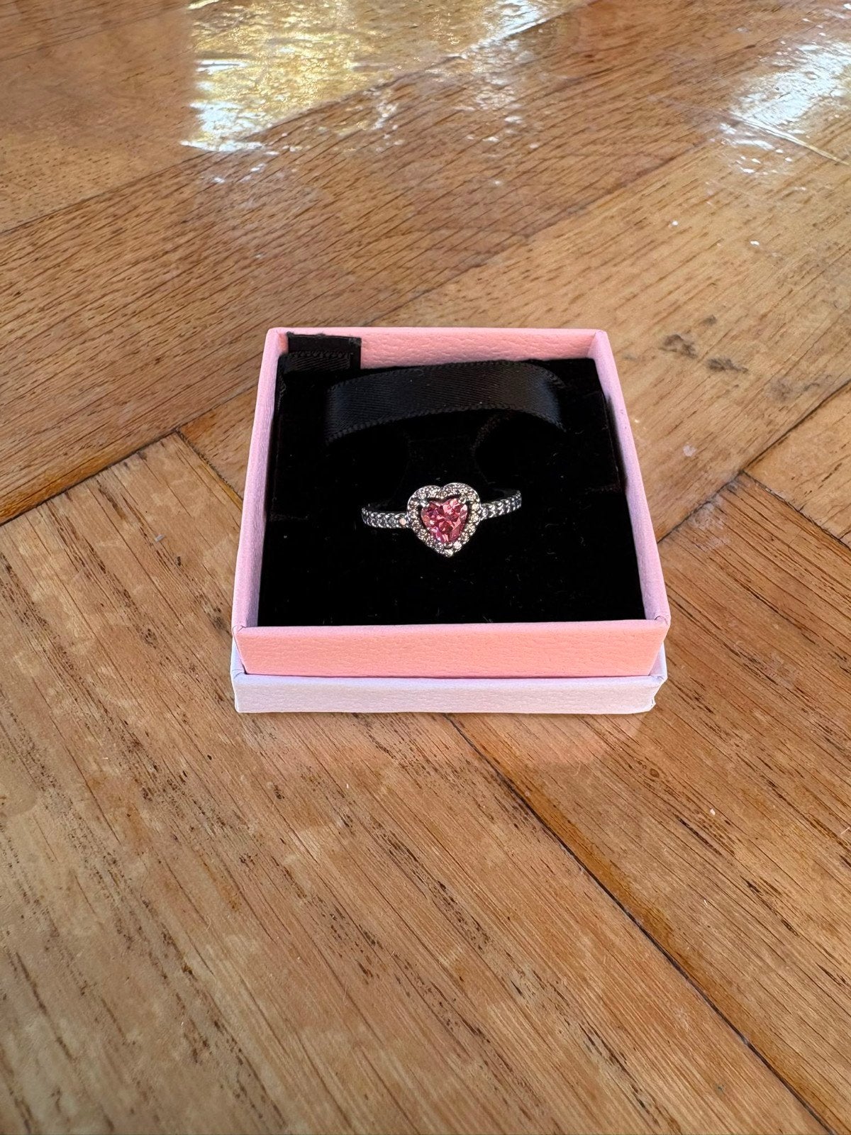 Pandora ring met roze hart en zilveren details, Sieraden, Tassen en Uiterlijk, Ringen, Met kristal, Ophalen of Verzenden, Zo goed als nieuw