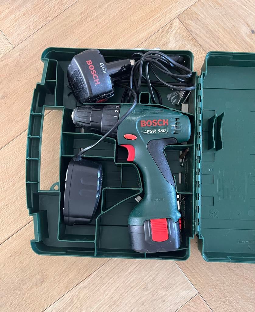 Bosch PSR 960 Accuboormachine met koffer en lader, Ophalen, Variabele snelheid, Minder dan 400 watt, Zo goed als nieuw