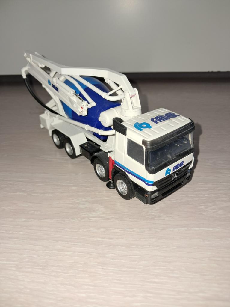 Betonmixer vrachtwagen model met pomp - Faber, Ophalen of Verzenden, Zo goed als nieuw, Bus of Vrachtwagen