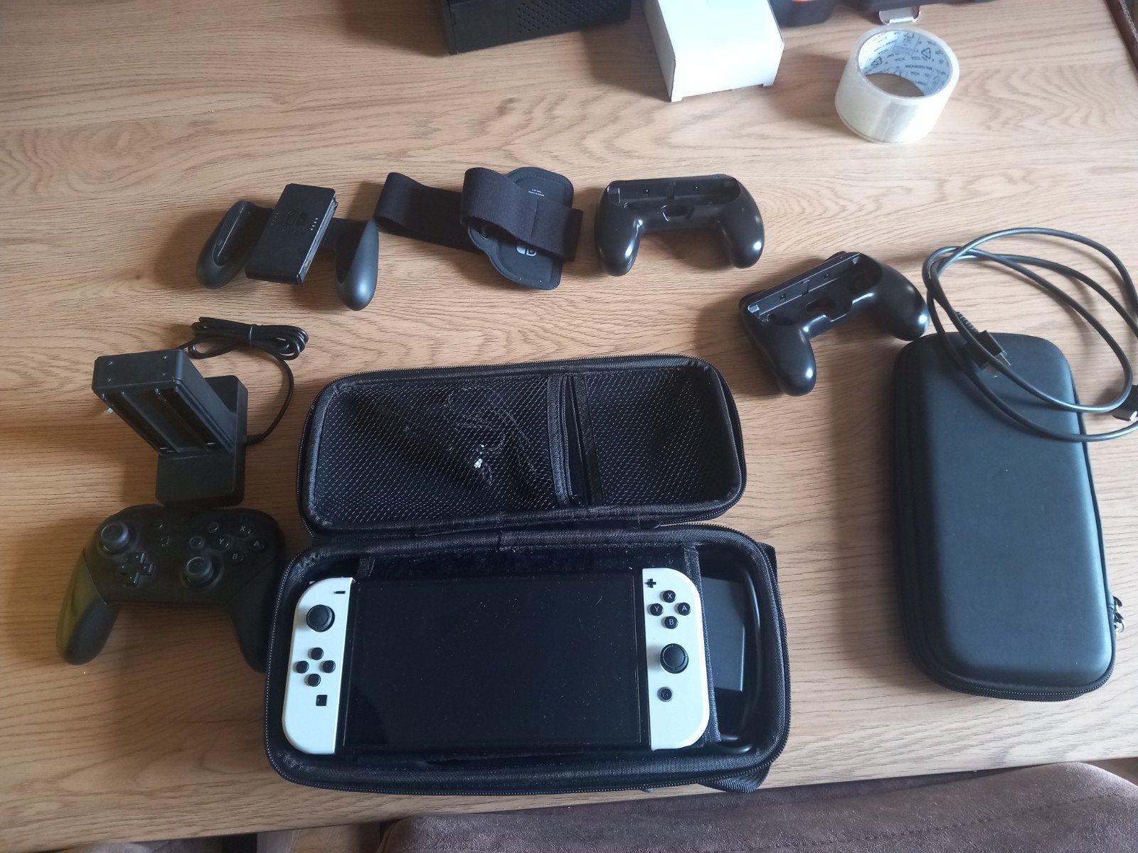 Nintendo Switch OLED met 3 games en accessoires, Spelcomputers en Games, Spelcomputers | Nintendo Switch, Met games, Zo goed als nieuw