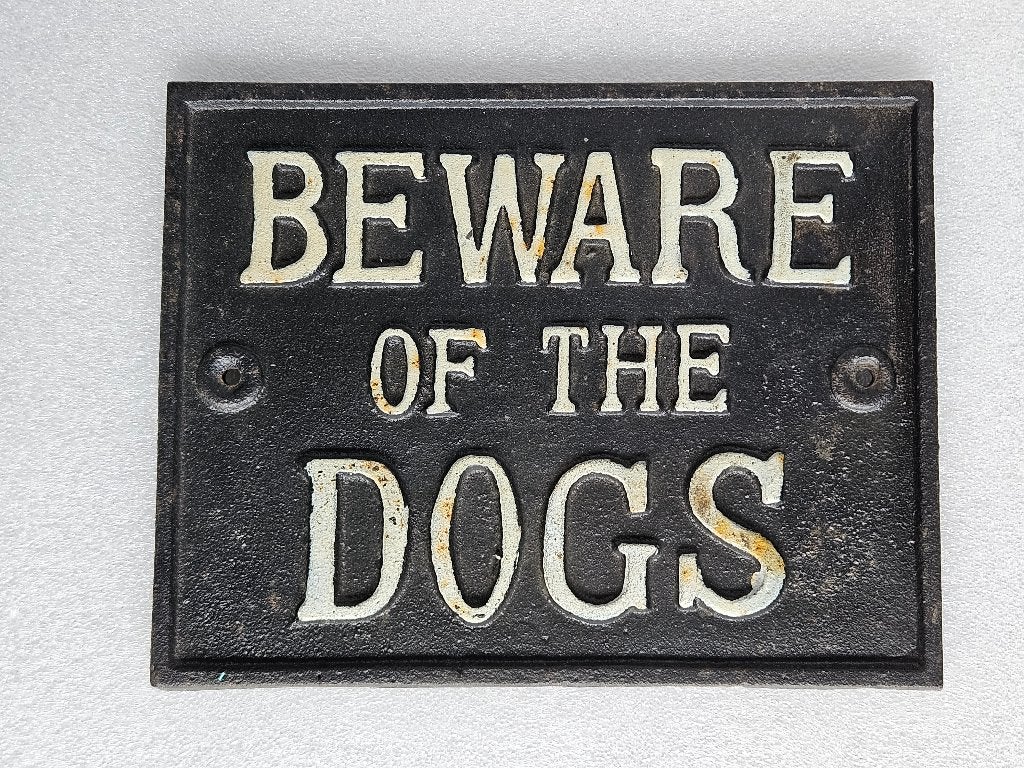 Gietijzeren waarschuwingsbord "BEWARE OF THE DOGS", Huis en Inrichting, Tekstbord, Gebruikt, Ophalen of Verzenden, 18 cm