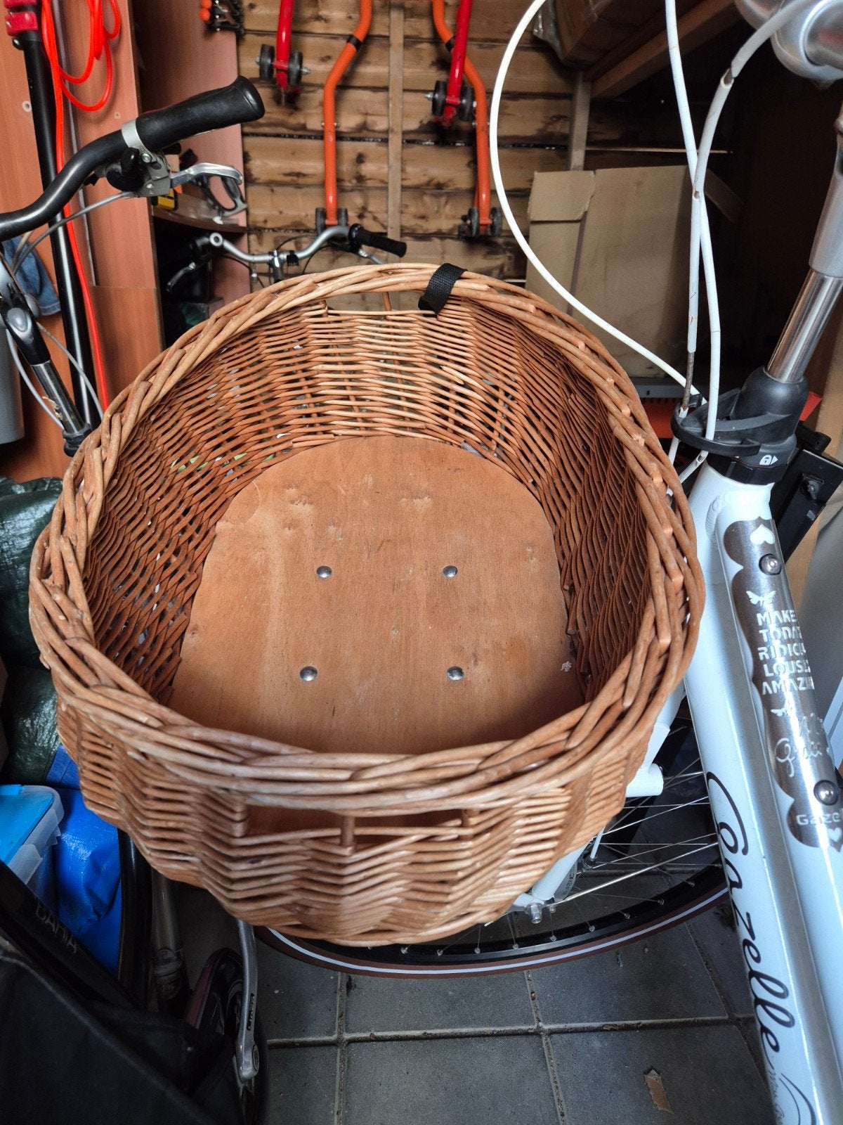 Honden fietsmand, Ophalen