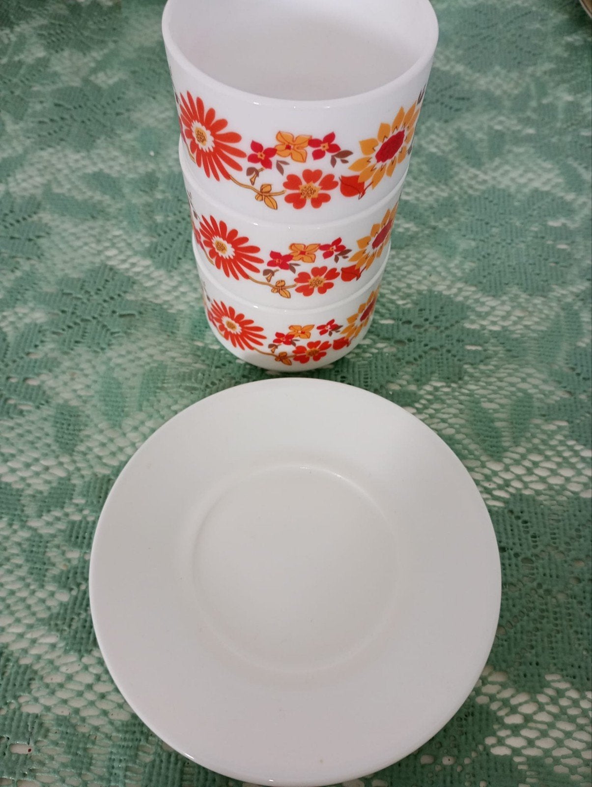 Arcopal kopjes en schotels met bloemmotief, Huis en Inrichting, Gebruikt, Overige merken, Vintage, Ophalen of Verzenden