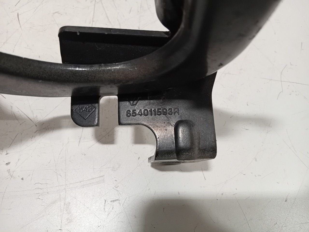 Motorkapscharnier links Renault Captur, Auto-onderdelen, Onderdelen@venauto.nl, Van der Ven Autorecycling B.V., Gebruikt, Ettenseweg 76, 4706 PB Roosendaal, The Netherlands