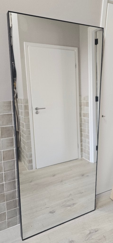 Grote rechthoekige passpiegel met zwarte lijst (180x80 cm), Huis en Inrichting, Woonaccessoires | Spiegels, Ophalen, Zo goed als nieuw