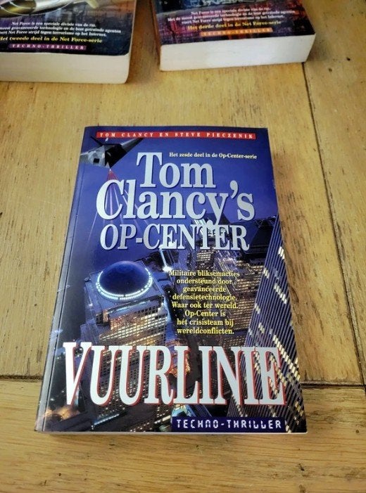 Tom Clancy's Op-Center: Vuurlinie - Techno-Thriller, Boeken, Ophalen of Verzenden, Gelezen, Tom Clancy en Steve Pieczenik, Europa overig