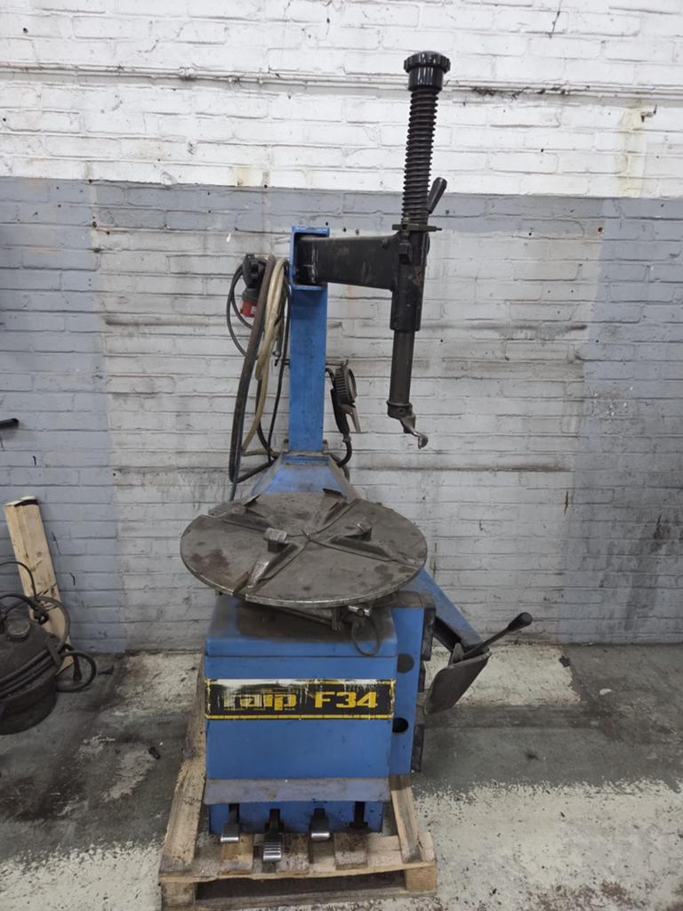 Faip F34 Banden demonteermachine met luchtlekkage, Ophalen