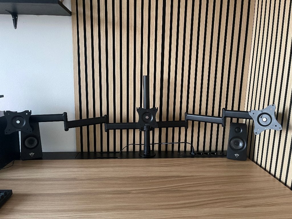 Deltaco tripple monitor arm 27”, Gebruikt, Ophalen of Verzenden, Overige typen, Onbekend