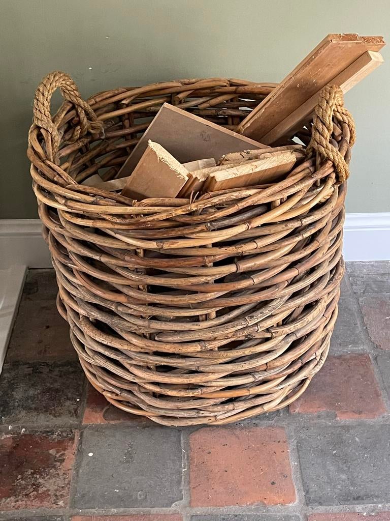 Grote rotan haardhoutmand met veel opbergruimte, Ophalen, Gebruikt, Landelijk, Natuurlijk materiaal
