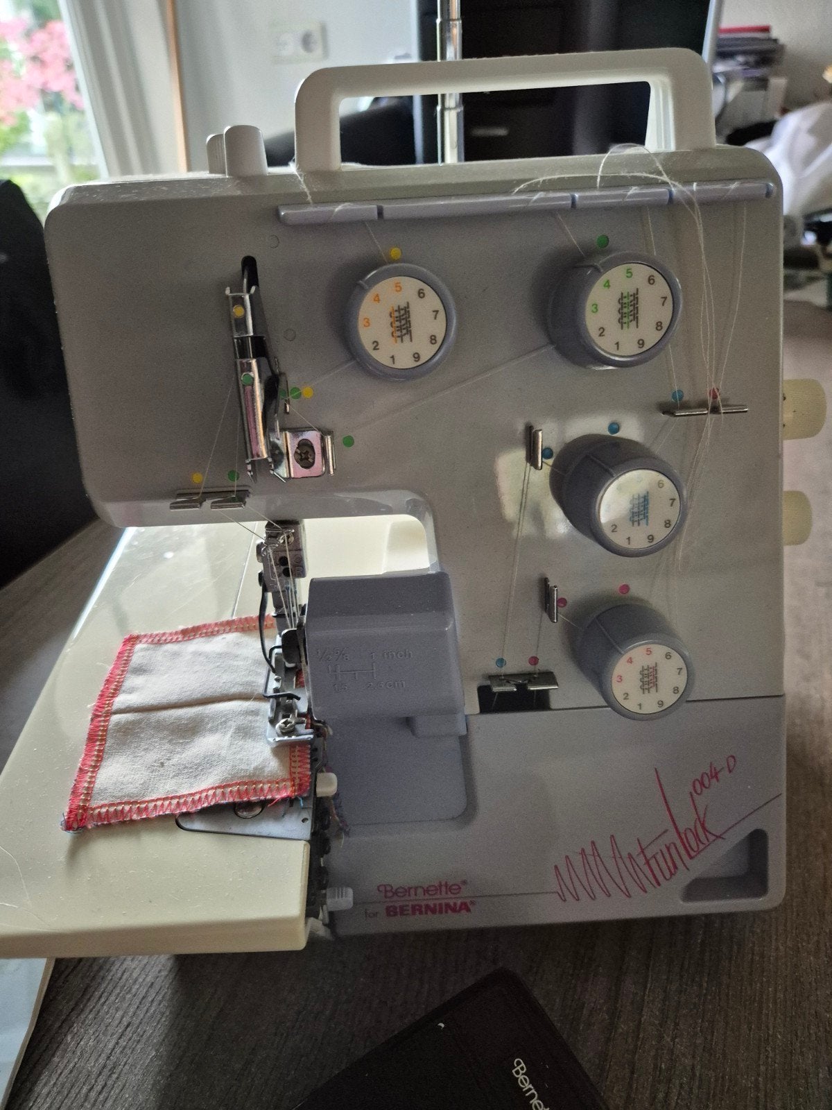 Bernina Bernette Funlock 004D lockmachine, Ophalen of Verzenden, Zo goed als nieuw, Lockmachine, Bernina