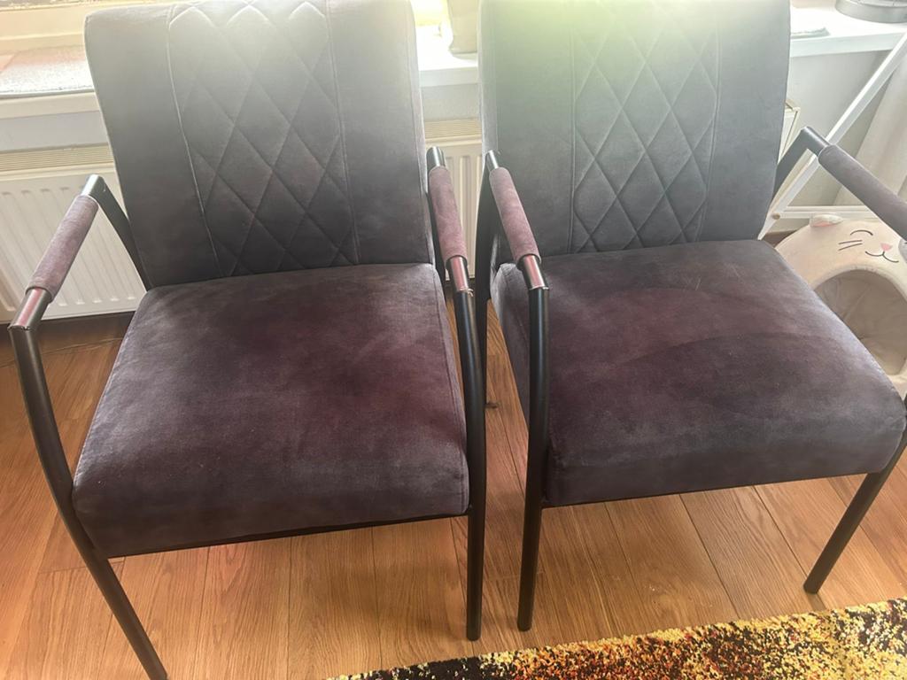 Set van 2 moderne eetkamerstoelen - Grijs stof, Huis en Inrichting, Stoelen, Ophalen, Twee, Zo goed als nieuw, Metaal