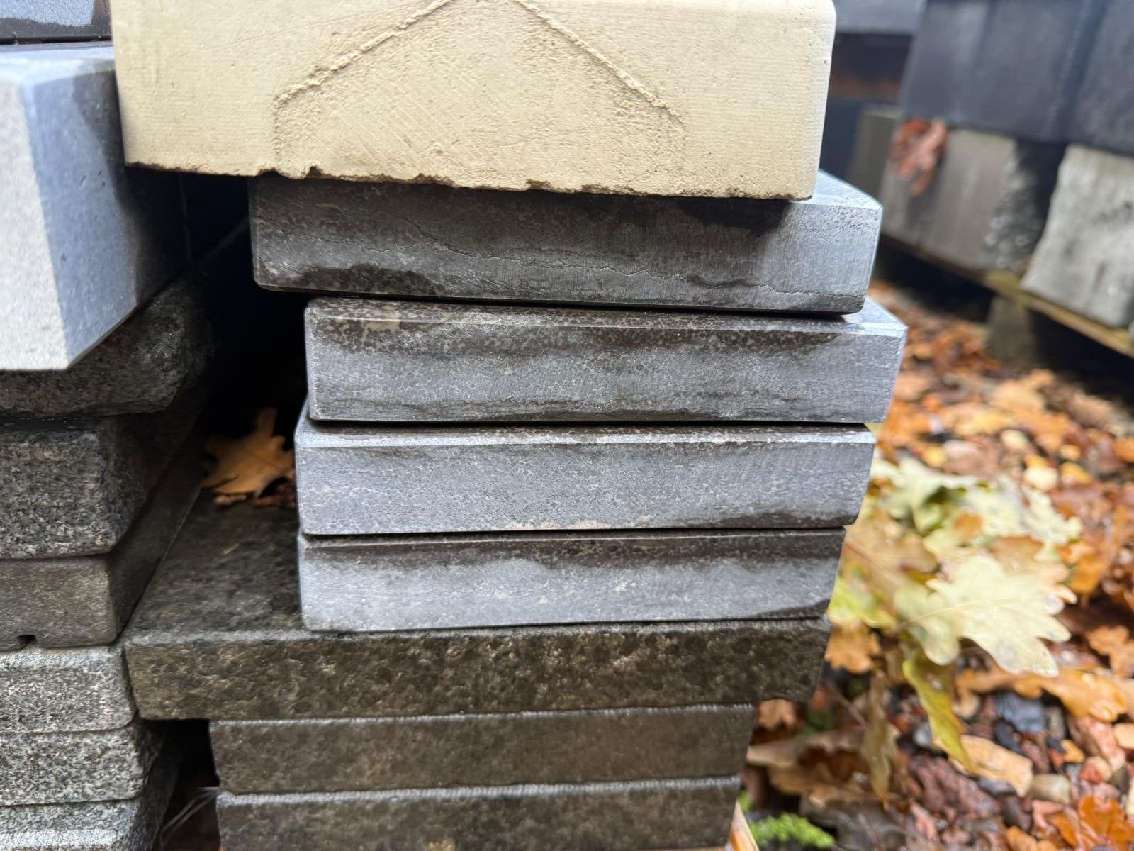 4x Vietnamees Hardsteen Vijverrand Gezoet 100x15x3 cm, Tuin en Terras, Ophalen, Gebruikt
