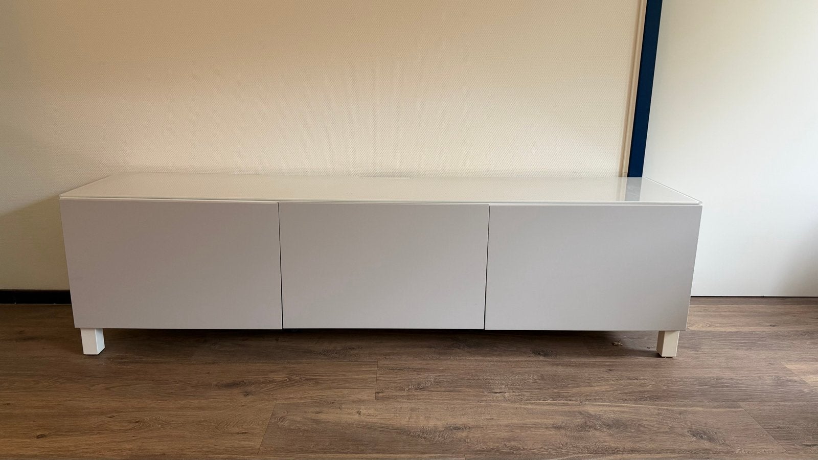 Ikea Besta TV-meubel wit/lichtgrijs met glasplaat, Ophalen, Gebruikt, 150 tot 200 cm, Minder dan 100 cm