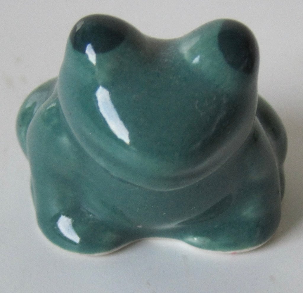 kleine groene stenen kikker - 4 bij 5 centimeter, Ophalen of Verzenden, Zo goed als nieuw, Dier