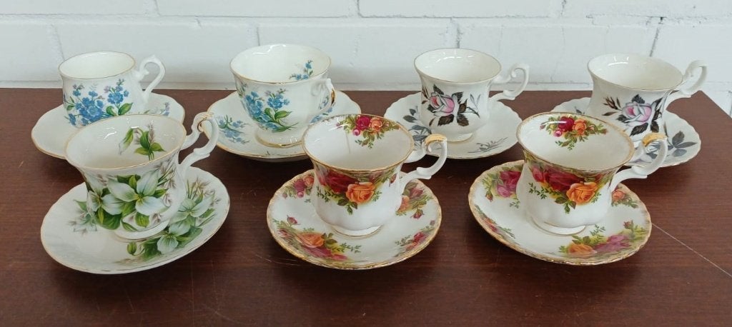 Royal Albert servies - 7 kop en schotels, Gebruikt, Ophalen of Verzenden, Overige stijlen, Kop(pen) en/of Schotel(s)