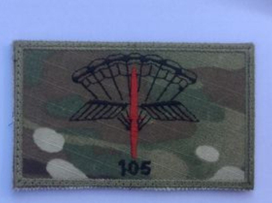 gezocht Patch 105, Ophalen of Verzenden, Landmacht, Nederland, Embleem of Badge