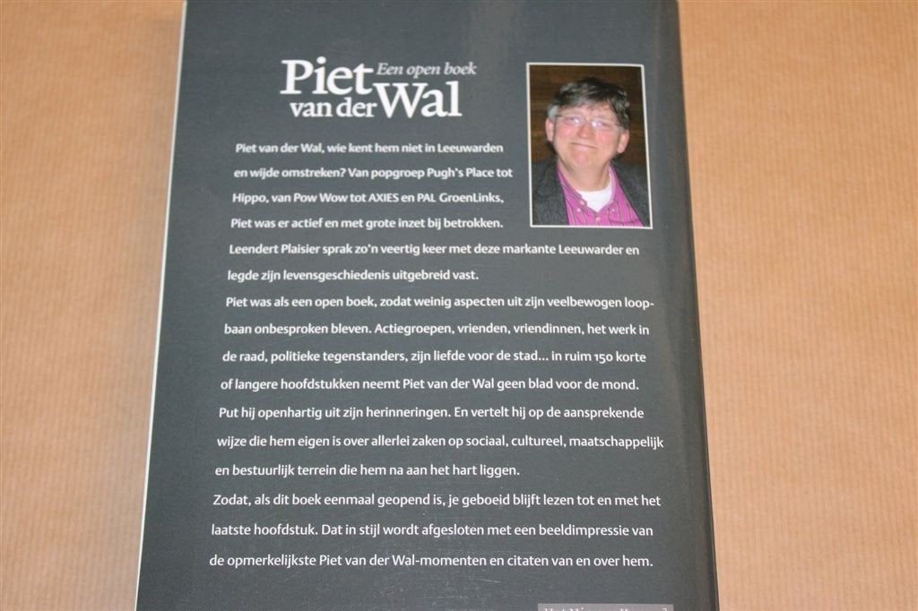 Piet van der Wal Leeuwarden — Gesigneerd Zeldzaam, Ophalen of Verzenden, Gelezen
