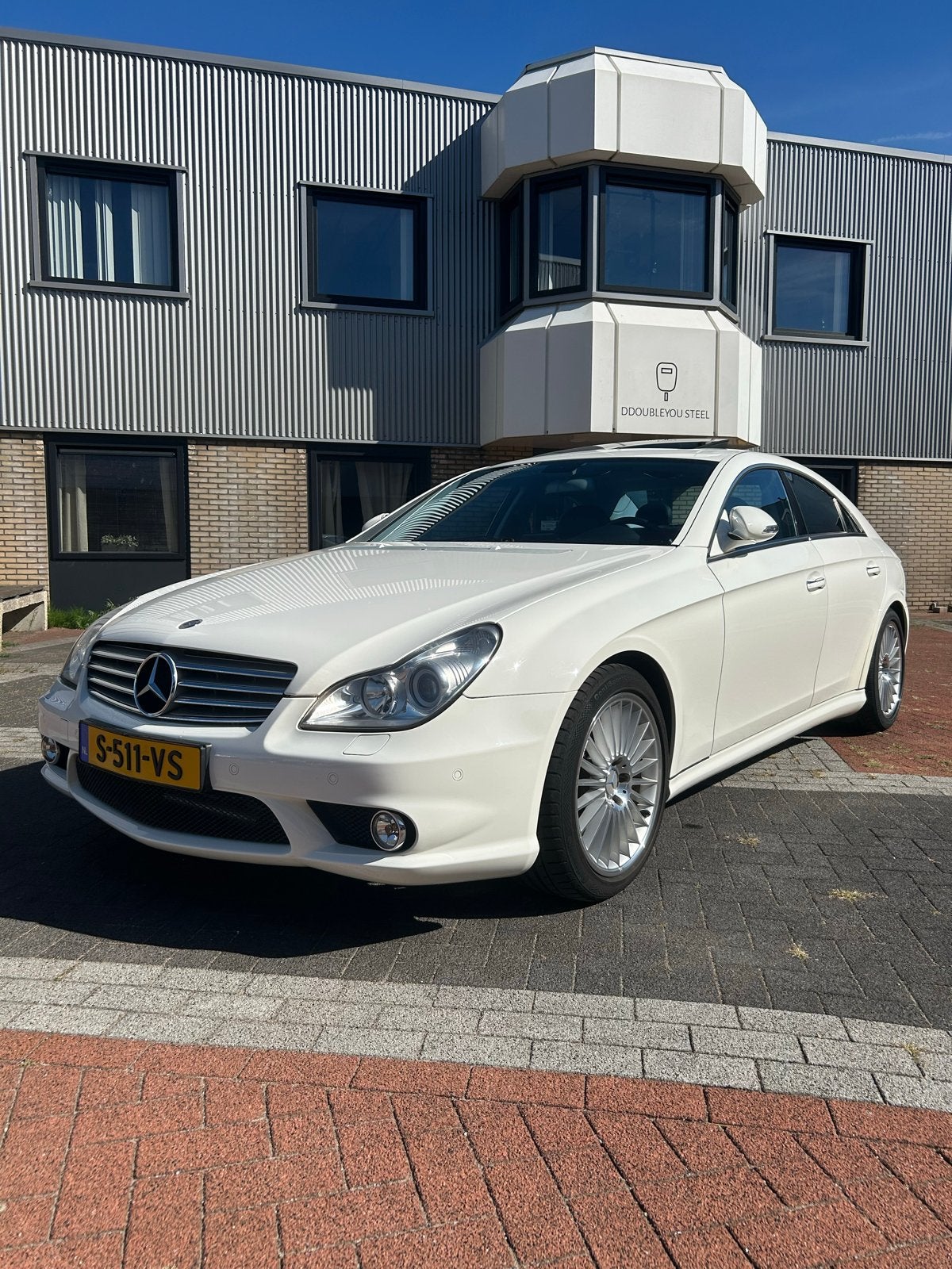 Mercedes CLS500 in nieuwstaat 63500km AMG UITGEVOERD, Automaat, Achterwielaandrijving, 4 stoelen, Wit