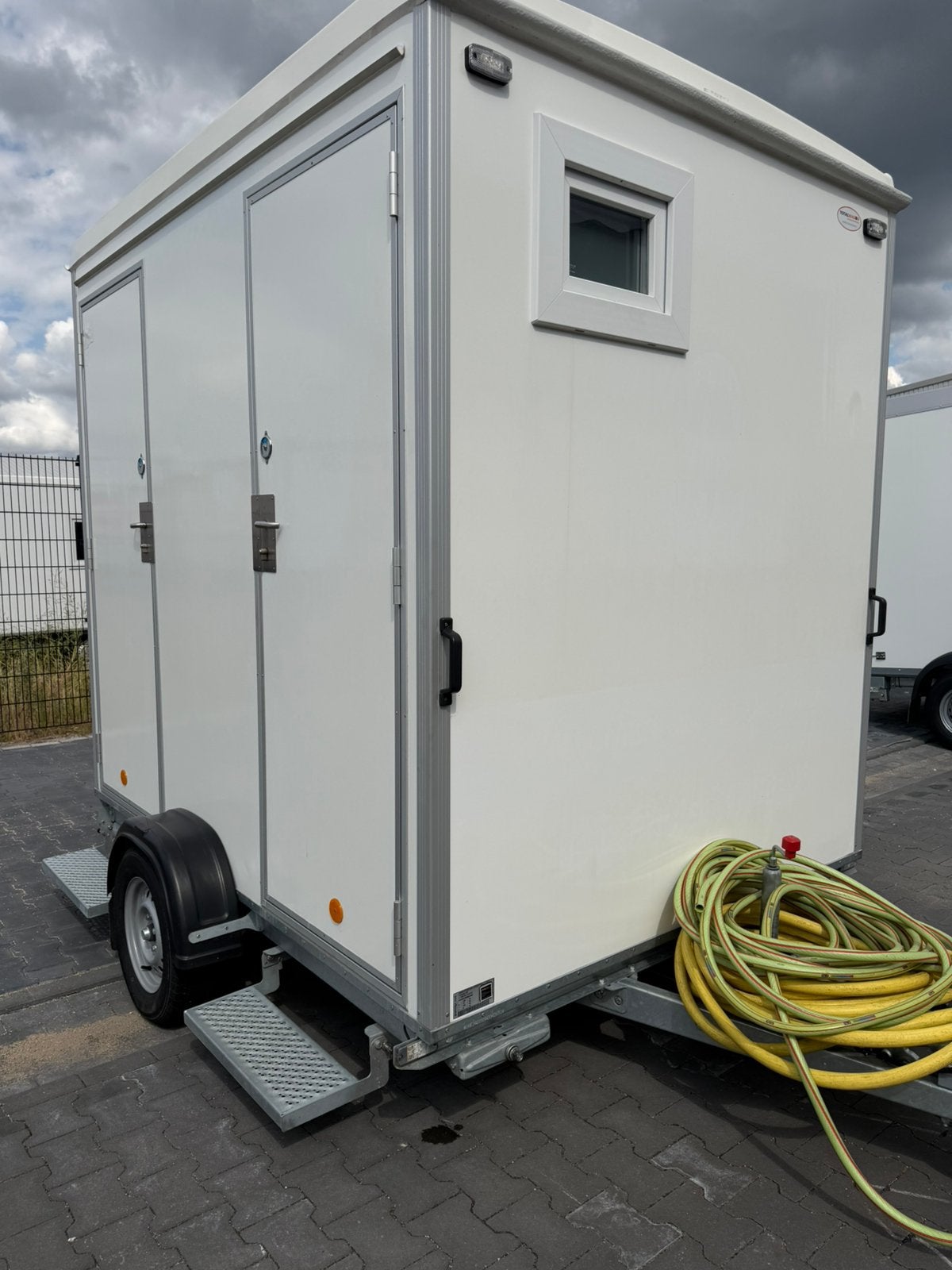 Te koop jong Gebr 1-1-1 toiletwagen met vermalers scanvogn, Ophalen, Zo goed als nieuw, Stirlingstraat 5. Beek, Info@totalwagon.nl