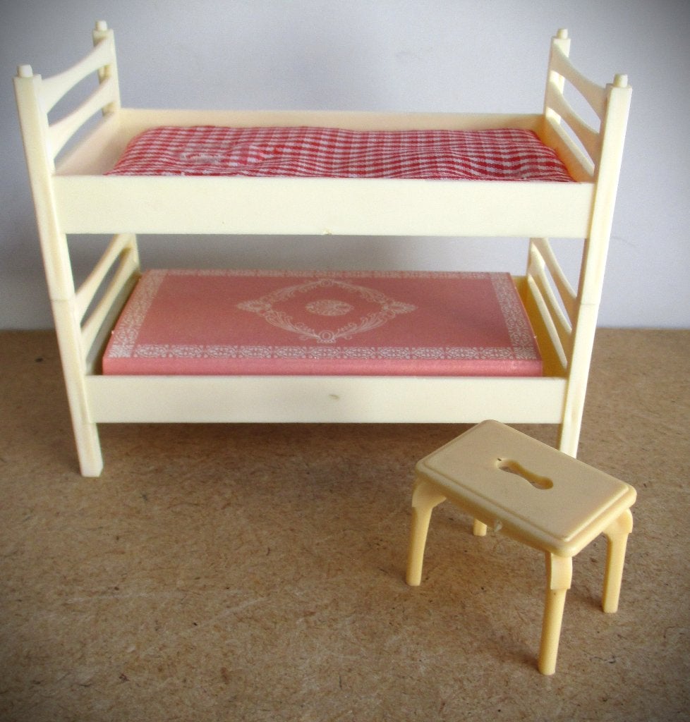 Poppenhuis Slaapkamer~Vintage Stapelbedden~2 bedden + krukje, Verzamelen, Poppenhuizen en Toebehoren, Ophalen of Verzenden, Gebruikt