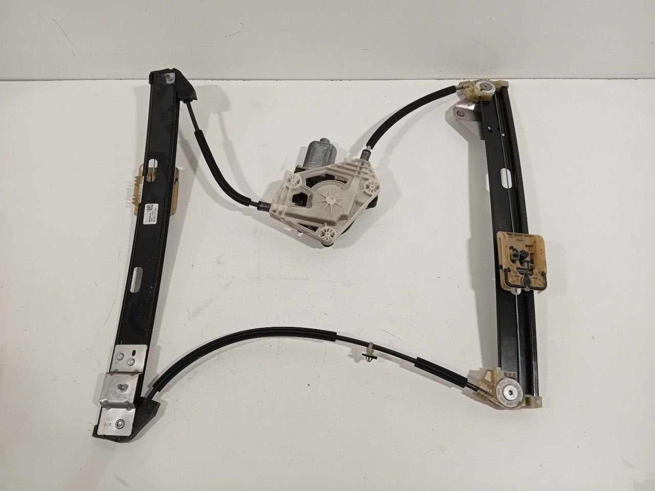 Raammechaniek elektrisch links voor Audi A1, Onderdelen@venauto.nl, Van der Ven Autorecycling B.V., Gebruikt, Ettenseweg 76, 4706 PB Roosendaal, The Netherlands