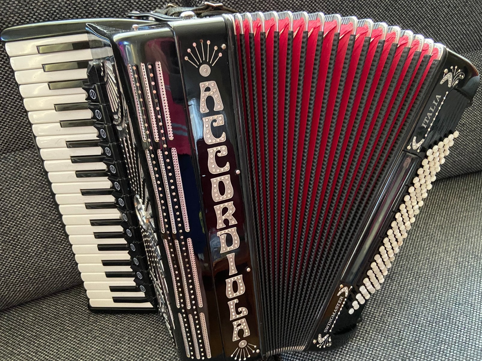 Accordiola Swingmaster 4  korig klankkamer, Gebruikt, Met koffer, Accordiola, 120-bas