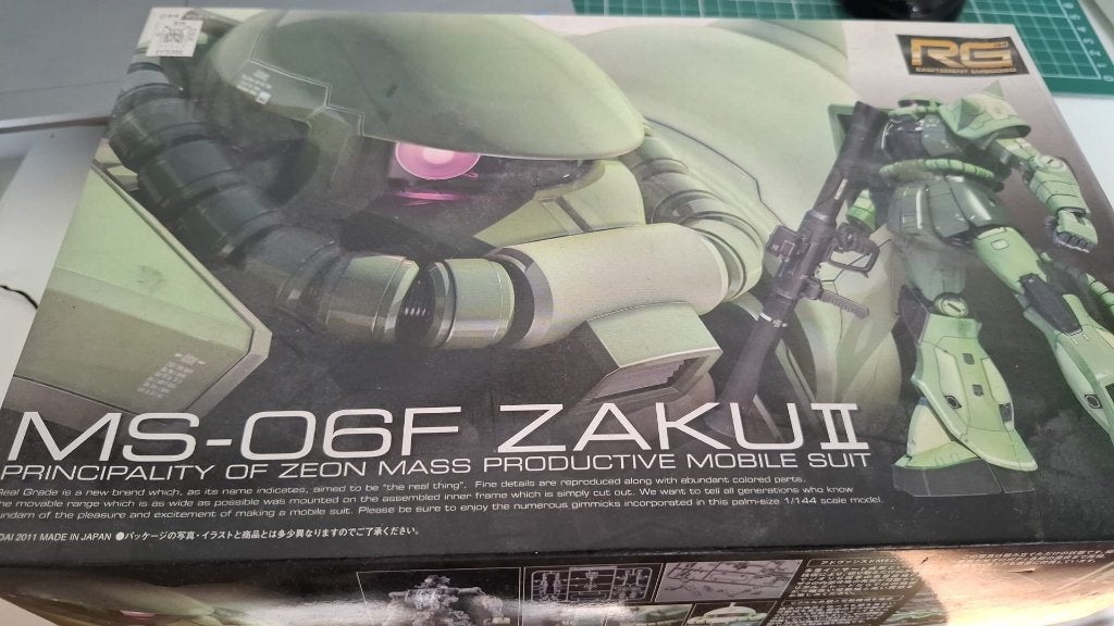 MS-06F Zaku II, Ophalen of Verzenden, Nieuw, Groter dan 1:35, Figuur of Figuren